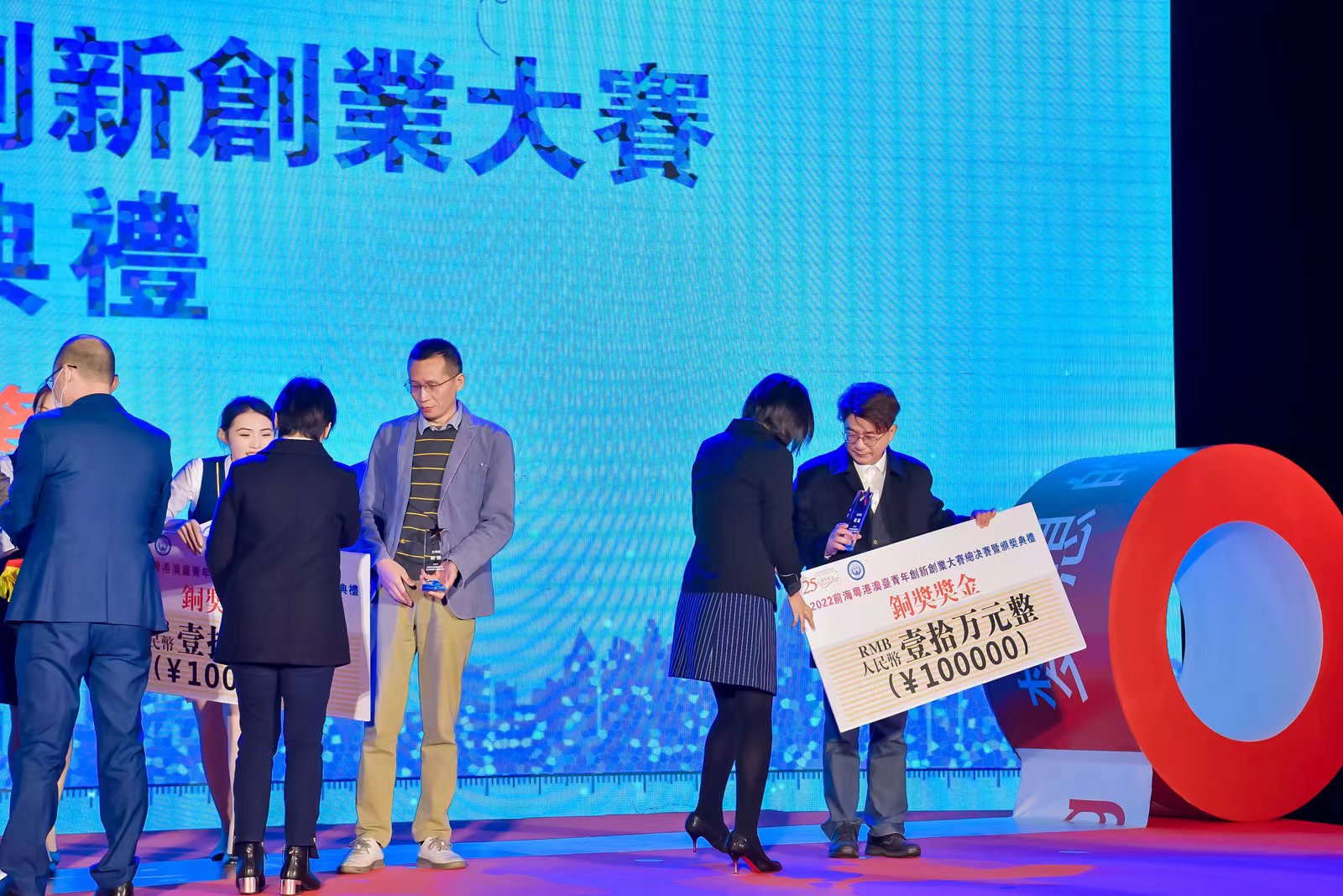 2022前?；浉郯呐_(tái)青年創(chuàng)新創(chuàng)業(yè)大賽總決賽完美收官，夢(mèng)啟團(tuán)隊(duì)榮獲企業(yè)組銅獎(jiǎng)和廣東賽區(qū)企業(yè)組金獎(jiǎng)(圖14)